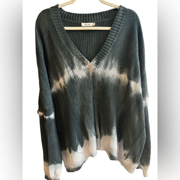 Amaryllis V-Neck Knit Sweater - Picture 2 of 4